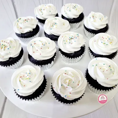 Desserts & Treats custom cake by Cakes & Shapes, Dubai — design code CS-0142