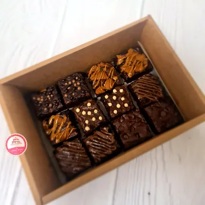 Desserts & Treats custom cake by Cakes & Shapes, Dubai — design code CS-0317